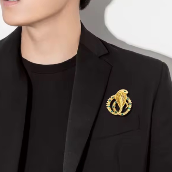 Serpenti Snake Emerald Blue Crystal Eyes & Accents, Regal Cobra Brooch - Picture 2 of 4